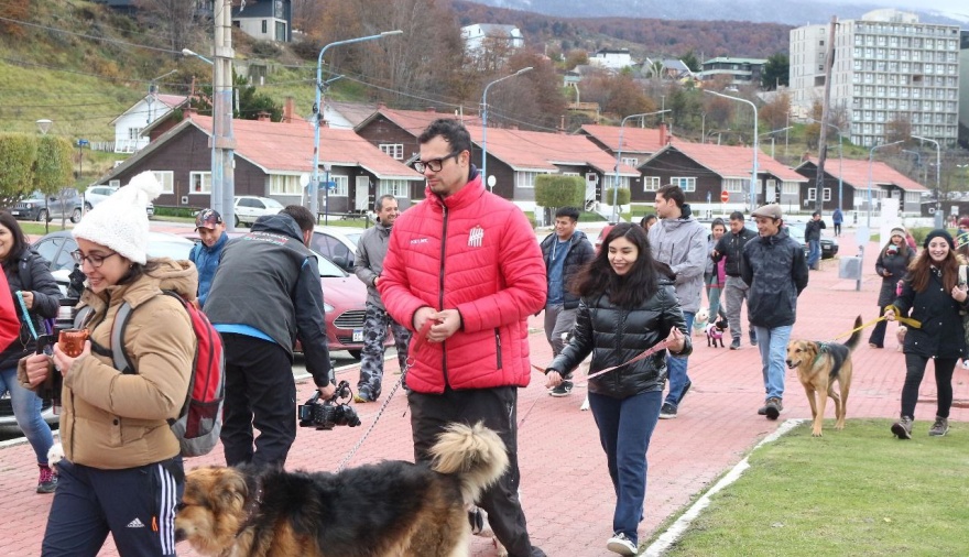 El Municipio acompañó la "Caninata" organizada por Amigos del Reino Animal Fueguino