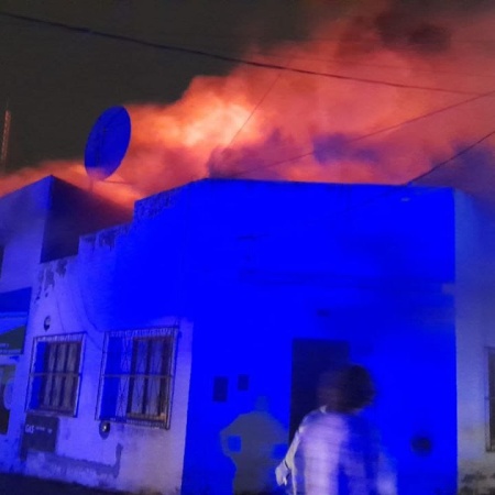 Incendio en un complejo de departamentos en Fadul al 400