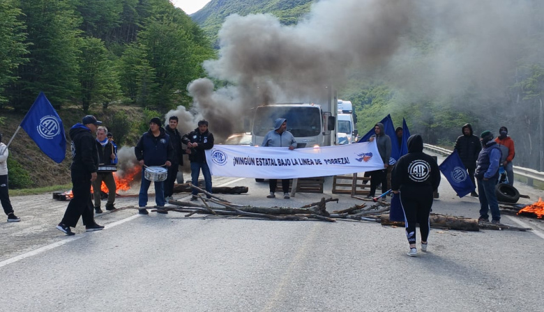 ATE cortó la Ruta 3 a pocos metros de la salida de Ushuaia
