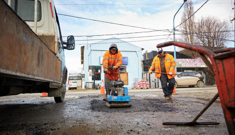 La Municipalidad realizó trabajos de bacheo en diferentes puntos de la ciudad
