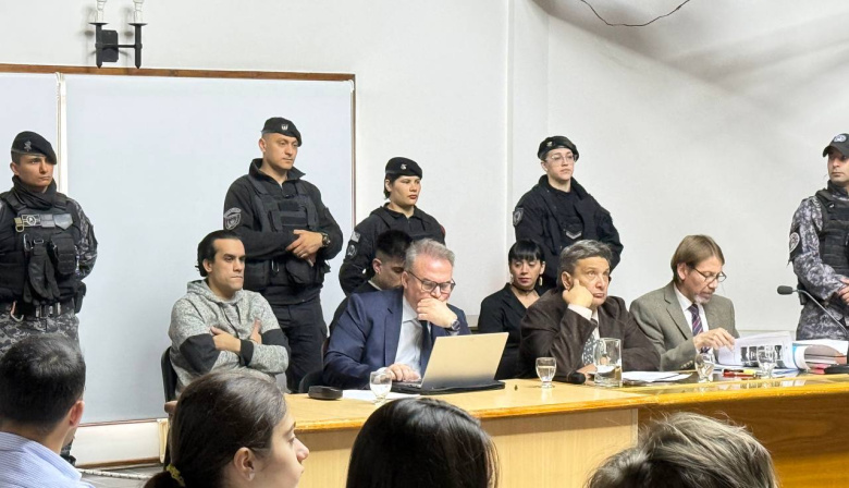 Condenan a tres personas por el incendio de una camioneta con bombas molotov en Ushuaia