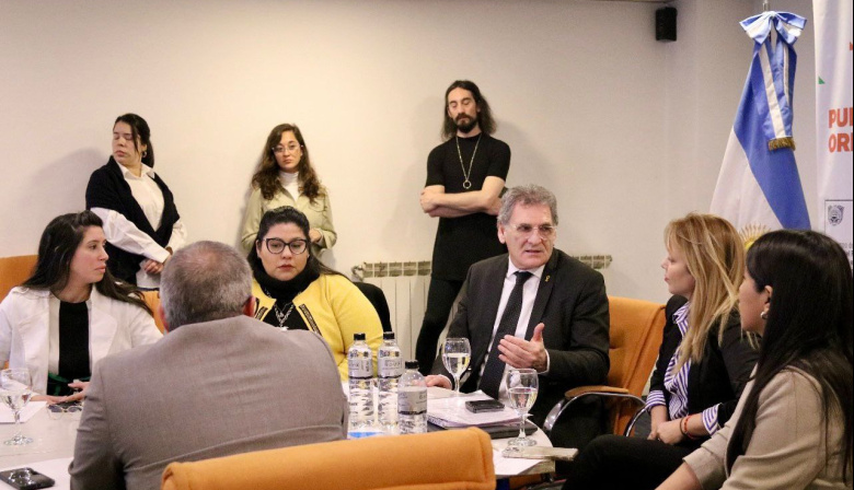Firman convenio para garantizar derechos indígenas en Tierra del Fuego