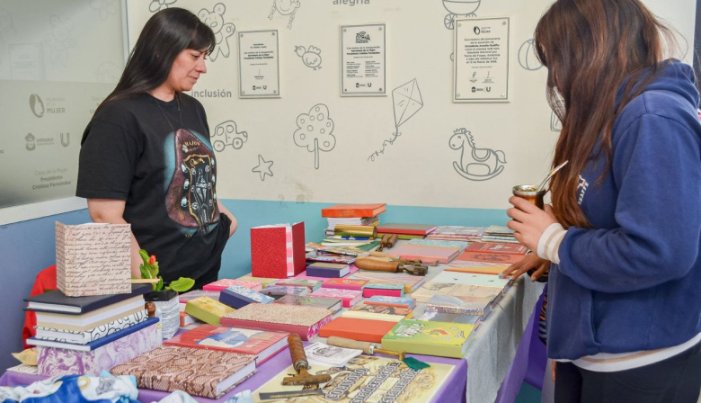 Cientos de vecinos y vecinas asistieron a la edición "Día de la Madre" del Mercado Concentrador de Ushuaia