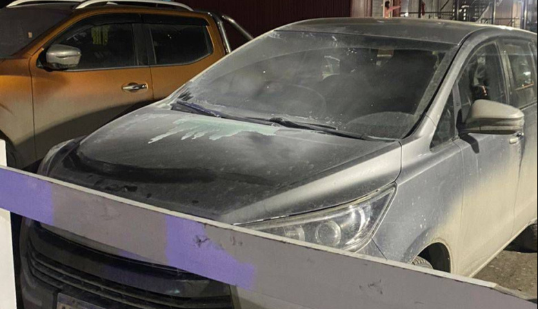 Principio de incendio en un automóvil