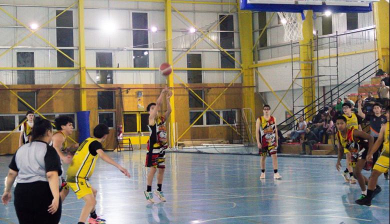Universitario celebró en Tolhuin el campeonato de básquet U17