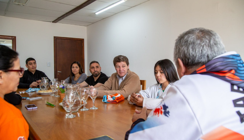 Melella se reunió con deportistas de Tolhuin que compitieron en el World Championship de Taekwondo