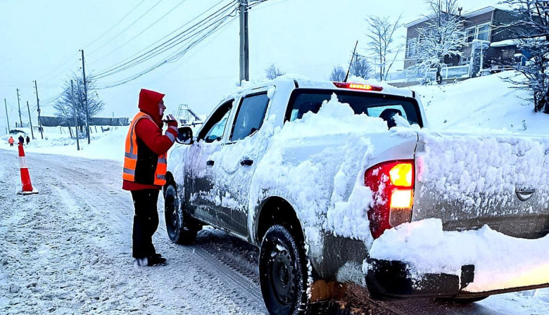 Ushuaia continúa verificando el uso de cubiertas de invierno en la ciudad