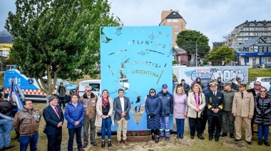 Ushuaia inauguró el cartel del sector antártico donado por Tandanor