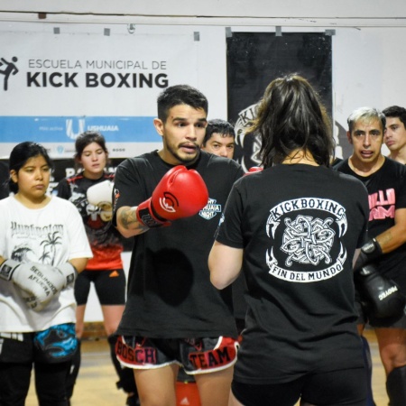 Tómas "Chacal" Aguirre brindó un seminario de Kick Boxing a cancha llena