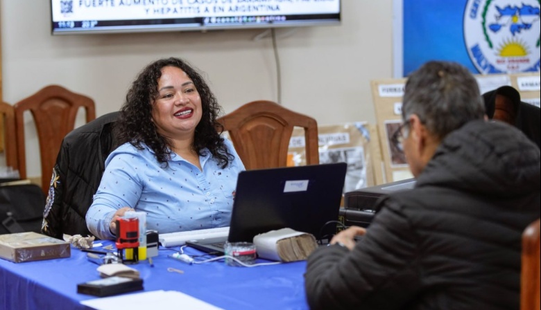 El gobierno provincial llevó a cabo una nueva instancia del consulado itinerante del Perú