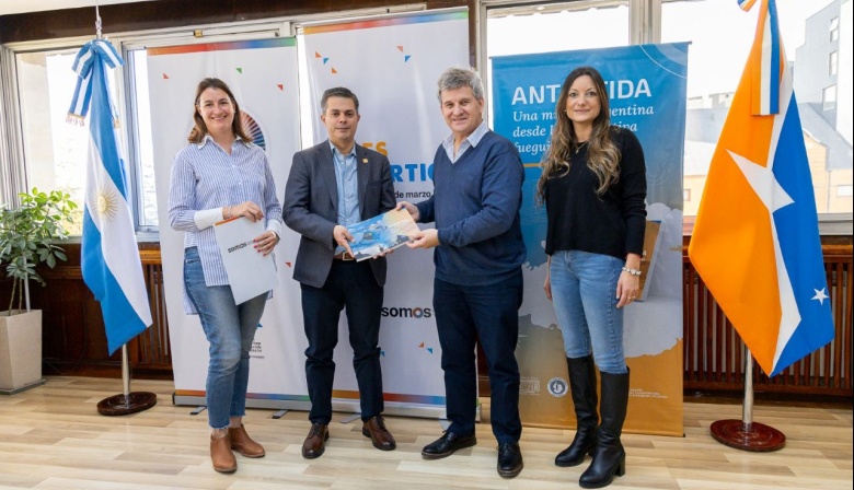 Declararon de interés estratégico al libro “Antártida. Una mirada argentina desde la perspectiva fueguina”