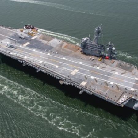 El portaaviones USS George Washington embarcó a personal de la Armada Argentina y de otros países