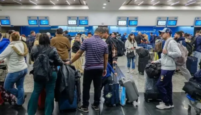 Paro de controladores aéreos afectó a más de 12.000 pasajeros
