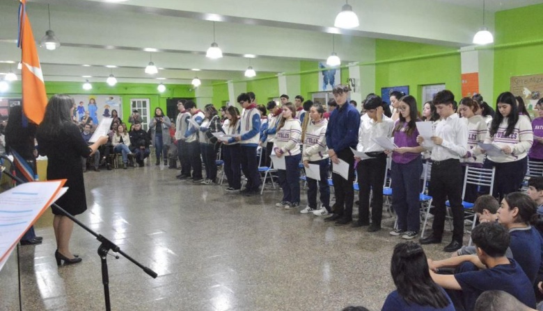 El Municipio acompañó a estudiantes del Colegio Don Bosco en la promesa de lealtad a la Constitución Fueguina