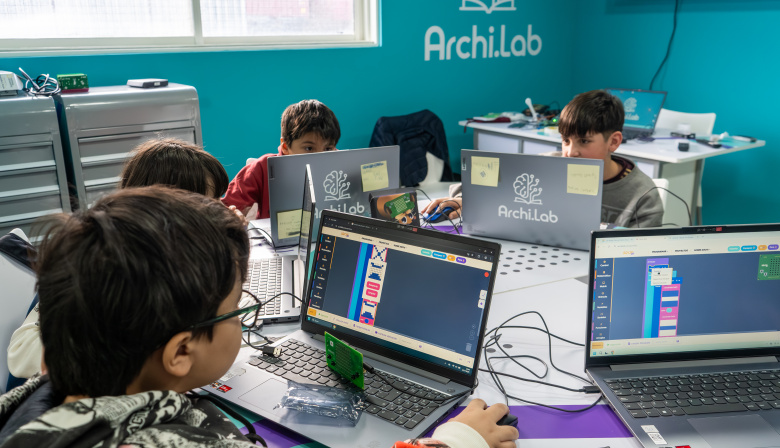 Newsan celebró el éxito de ArchiLab, su innovadora colonia de invierno "Maker" para niños