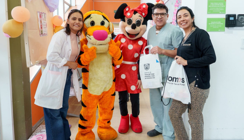 Gobierno entregó presentes a niños y niñas internados en los hospitales