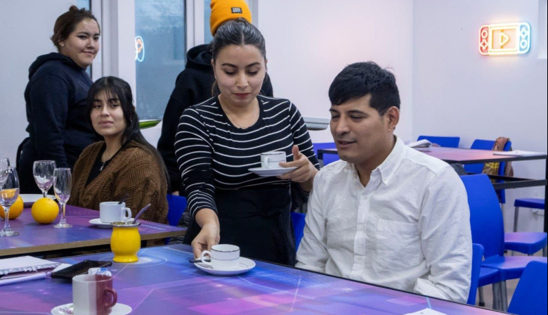 Más de 100 personas participaron del curso gratuito de mozo de salón