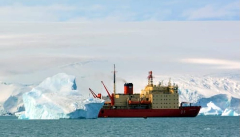 El Irízar reabasteció a la Base Antártica Petrel