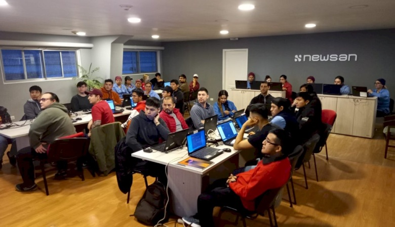 La UNTDF dicta un curso de Programación a más de 80 trabajadores de NewSan