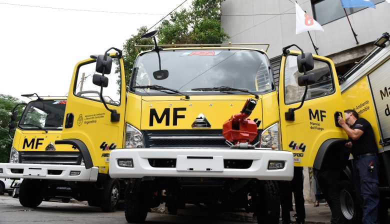 Ambiente adquirió 24 autobombas para el combate de incendios forestales