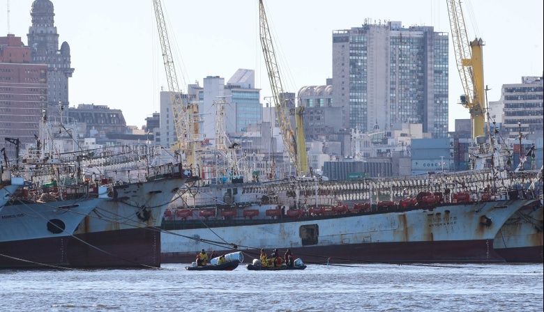 Duro informe sobre cómo operan los barcos de bandera China en el puerto de Montevideo