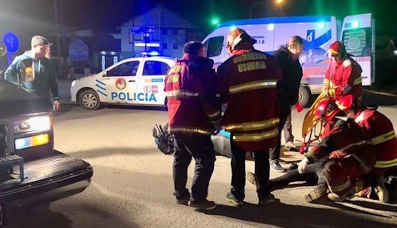 En Ushuaia, un motociclista resultó herido en una violenta colisión