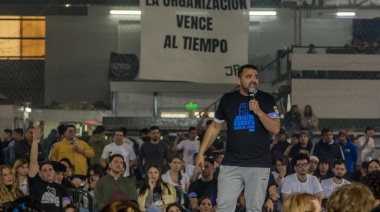 Plenario provincial de la Juventud Peronista en apoyo a Sergio Massa