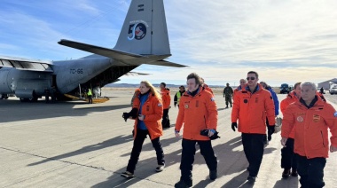Milei partió a la Antártida para visitar las bases Marambio y Esperanza
