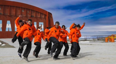 El Ballet Folklórico Nacional bailó en la Antártida