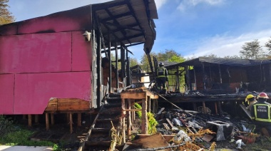Voraz incendio consumió íntegramente una vivienda