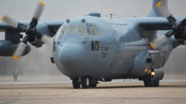 Firma del convenio para el traspaso del nuevo Hércules C-130 a la Fuerza Aérea