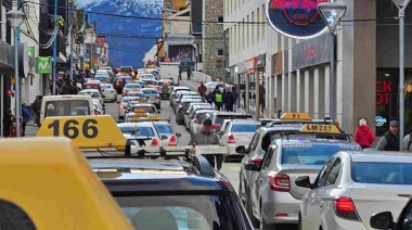 El centro de Ushuaia bloqueado por movilización de taxistas y remiseros contra Uber
