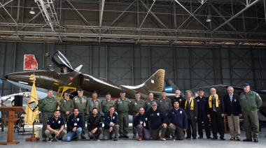 Ceremonia de puesta en valor de la aeronave A4-B Skyhawk matrícula C-207