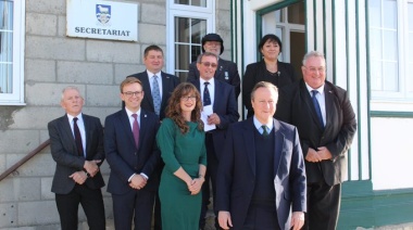 Argentina minimizó la visita de Cameron a Malvinas y reafirmó los derechos soberanos sobre las islas