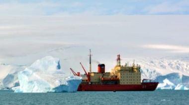 El Irízar reabasteció a la Base Antártica Petrel