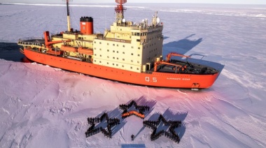Los tripulantes del Irízar «dibujaron» las tres estrellas en el hielo