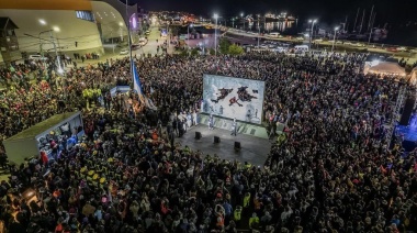 La vigilia del 2 de abril reunió a miles de personas en la Plaza Malvinas