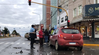 En Río Grande ocurrió un choque en una esquina semaforizada