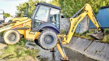 El Municipio y Agrotécnica Fueguina realizaron tareas de limpieza en el arroyo Buena Esperanza y barrios aledaños