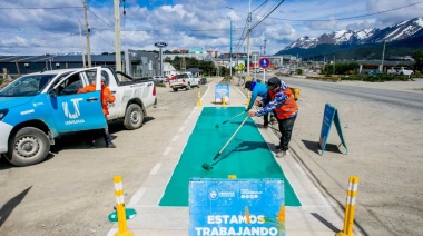 La Municipalidad realiza trabajo de pintura sobre la bicisenda ‘Pensar Malvinas’