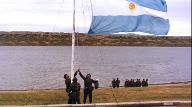 A 41 años del día en que la bandera argentina flameó nuevamente en las Islas Malvinas.