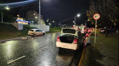 Violento choque contra un automóvil estacionado