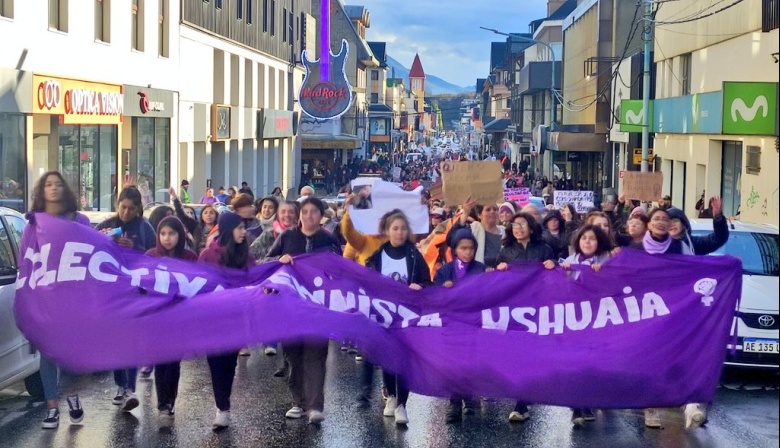 Contundente marcha en Ushuaia por el Día Internacional de la Mujer ...