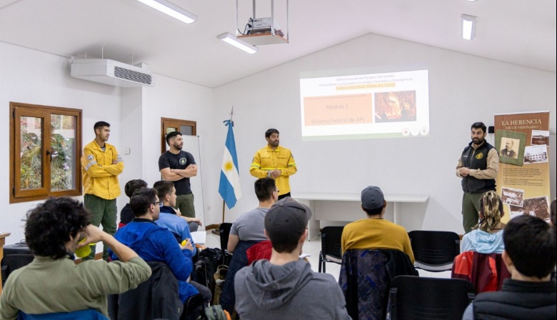 Comenzó el primer curso inicial para combatientes de incendios forestales con sede en Ushuaia