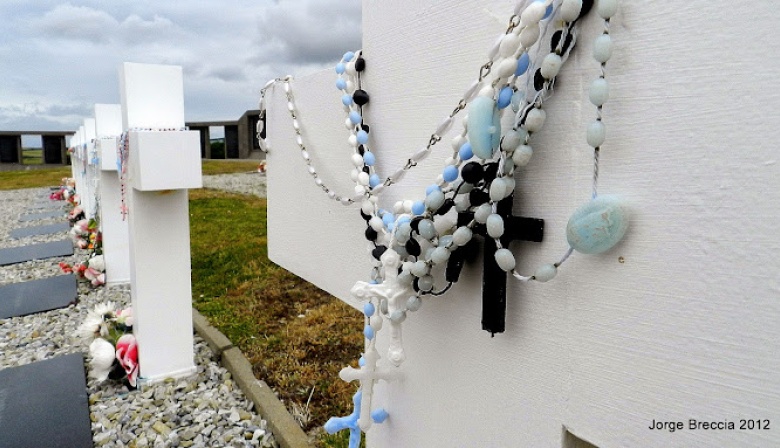 Veteranos denunciaron vandalismo en el Cementerio de Darwin