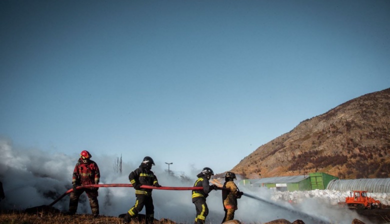 14 dotaciones y 50 bomberos intervinieron en el incendio