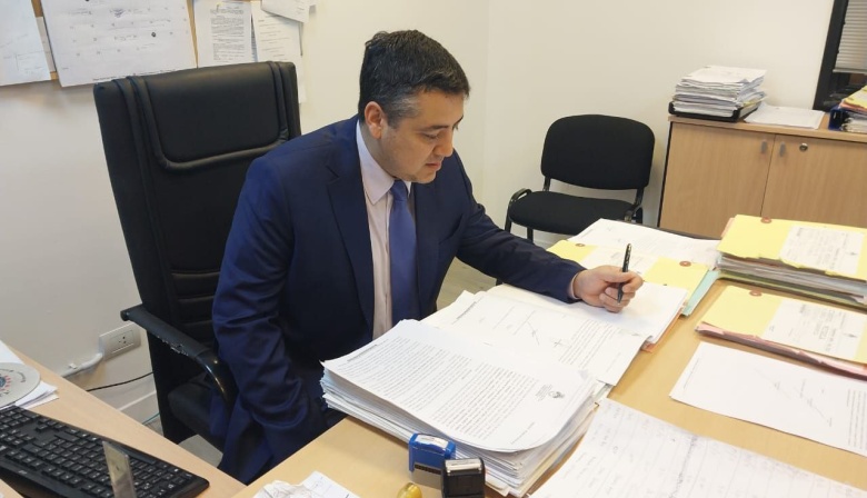 Fue a votar y quedó detenido