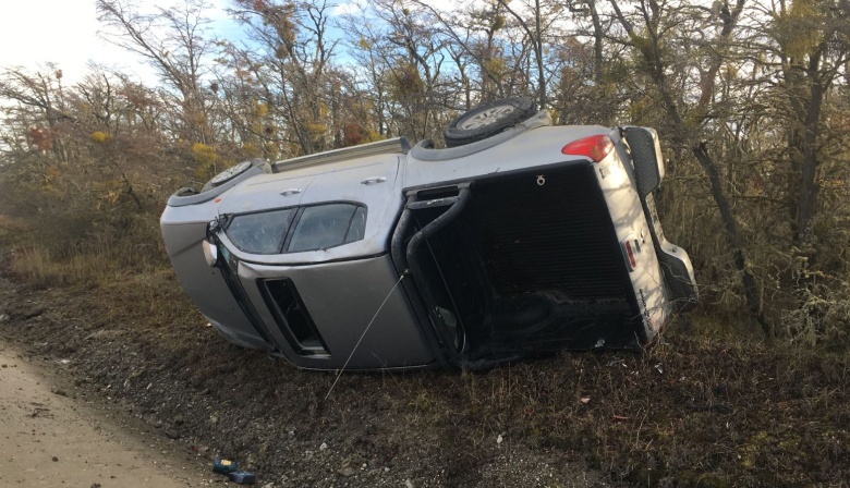 Una camioneta volcó en Tolhuin