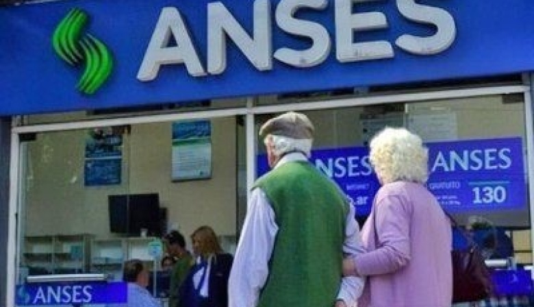 El Gobierno oficializó el pago de refuerzo a las jubilaciones y pensiones