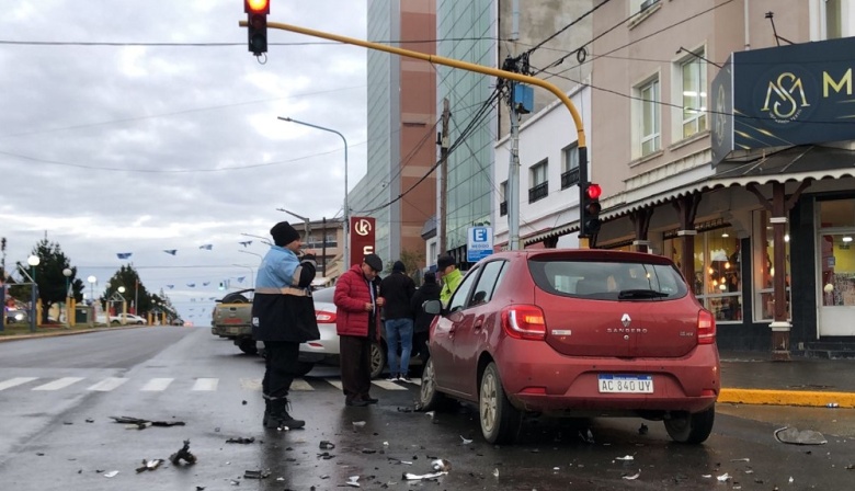 En Río Grande ocurrió un choque en una esquina semaforizada